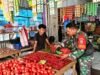 Pantau Harga dan Stok Bahan Pokok, Babinsa Kuta Barat Jaga Kestabilan Wilayah