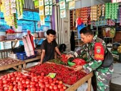 Pantau Harga dan Stok Bahan Pokok, Babinsa Kuta Barat Jaga Kestabilan Wilayah
