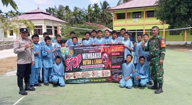 Babinsa Cot Abeuk dan Bhabinkamtibmas Berikan Edukasi Cegah Karhutla Kepada Pelajar