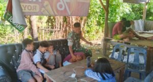 Babinsa Jaboi Beri Pemahaman pada Anak Usia Dini: Waspada Dampak Berlebih Main HP