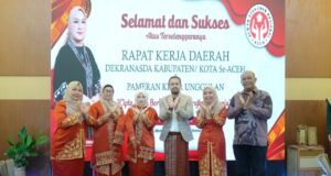 Nuri Farisal Kenalkan Produk Kriya Unggulan Sabang di Rakerda Dekranasda Aceh