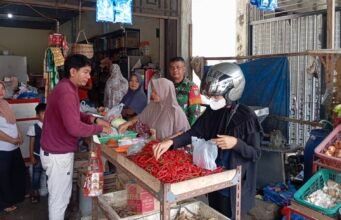 Jaga Stabilitas Wilayah, Babinsa Pantau Harga dan Ketersediaan Bahan Pokok
