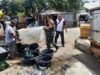 Babinsa Bantu Muat Ikan di Dermaga, Dukung Ekonomi Warga Pesisir Sabang