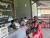 Babinsa Paya Seunara Jalin Kebersamaan Lewat Komsos di Warung Kopi Jurong Masjid