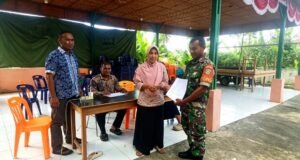 Berjalan Lancar: Babinsa Paya Monitor Penyaluran Bantuan Subsidi Listrik & LPG Kepada Warga