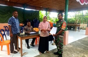 Berjalan Lancar: Babinsa Paya Monitor Penyaluran Bantuan Subsidi Listrik & LPG Kepada Warga