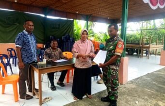 Berjalan Lancar: Babinsa Paya Monitor Penyaluran Bantuan Subsidi Listrik & LPG Kepada Warga