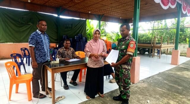 Berjalan Lancar: Babinsa Paya Monitor Penyaluran Bantuan Subsidi Listrik & LPG Kepada Warga