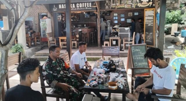 Babinsa Gampong Iboih Pererat Kedekatan Lewat Komunikasi Sosial Rutin