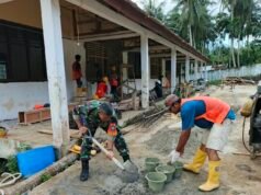 Babinsa Paya Seunara Bantu Warga Bangun Rumah, Pererat Kemanunggalan TNI‑Rakyat