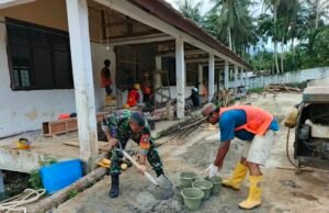 Babinsa Paya Seunara Bantu Warga Bangun Rumah, Pererat Kemanunggalan TNI‑Rakyat