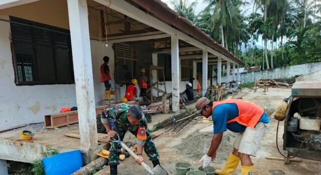 Babinsa Paya Seunara Bantu Warga Bangun Rumah, Pererat Kemanunggalan TNI‑Rakyat
