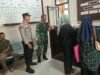 Wujud Kepedulian, Babinsa Dampingi Warga Paya Seunara Urus Surat Izin Usaha