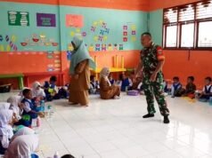 Babinsa Keuneukai Kunjungi Sekolah, Beri Semangat Belajar bagi Anak‑Anak TK