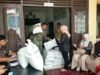 Babinsa Krueng Raya Kawal Kelancaran Penyaluran Bantuan Pangan bagi 379 Keluarga