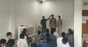 Babinsa Kuta Ateuh Sosialisasikan Pendaftaran TNI ke Santri Pondok Pesantren