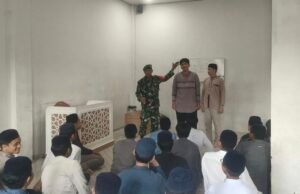 Babinsa Kuta Ateuh Sosialisasikan Pendaftaran TNI ke Santri Pondok Pesantren