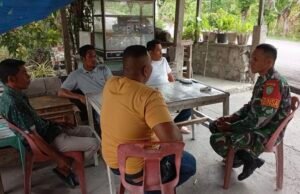 Babinsa Aneuk Laot Manfaatkan Suasana Akrab di Warung Kopi, Sosialisasikan Rekrutmen TNI AD