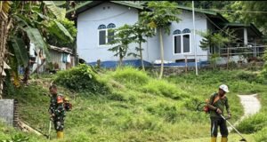 Semangat Gotong Royong: Babinsa & Warga Kuta Timu Bersihkan Lingkungan Perumahan