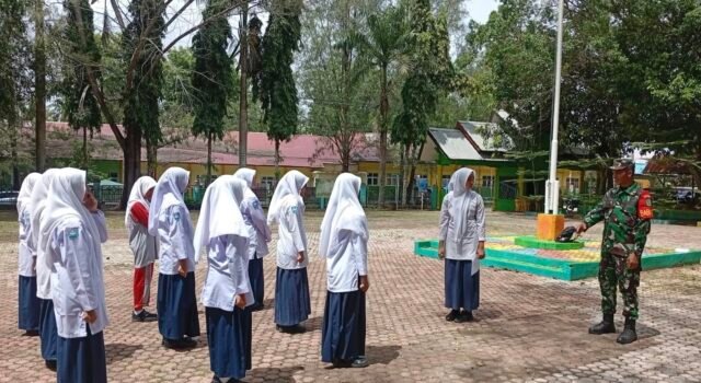 Babinsa Koramil 02/Sukakarya Latih PBB, Bentuk Disiplin dan Karakter Pelajar SMP Negeri 5 Sabang