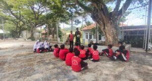 Babinsa Kuta Ateuh Beri Semangat & Arahan Disiplin Kepada Siswa SDN 1 Sabang