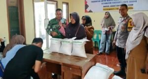 Sinergi TNI–Polri–Gampong: Pantau Distribusi Bantuan Pangan di Kuta Barat Agar Berjalan Lancar dan Tertib