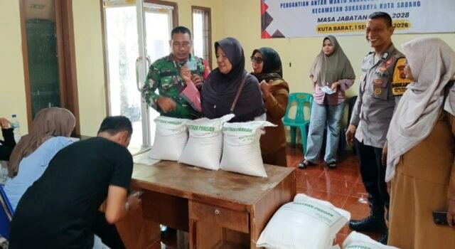 Sinergi TNI–Polri–Gampong: Pantau Distribusi Bantuan Pangan di Kuta Barat Agar Berjalan Lancar dan Tertib