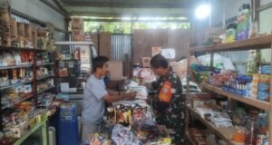 Pantau Harga & Stok Sembako, Babinsa Iboih Pastikan Kebutuhan Warga Tetap Terjangkau