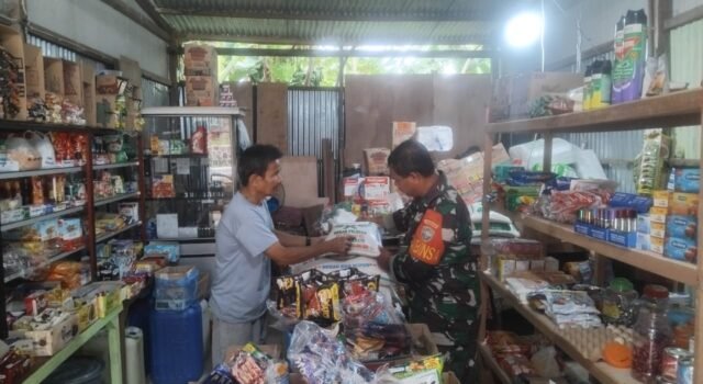Pantau Harga & Stok Sembako, Babinsa Iboih Pastikan Kebutuhan Warga Tetap Terjangkau