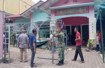 Wujud Kepedulian TNI: Babinsa Cot Abeuk Ikut Melayat dan Bantu Proses Pemakaman Warga Meninggal Dunia