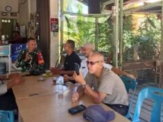 Jalin Sinergi Keamanan: Babinsa Aneuk Laot Bersama Bhabinkamtibmas Komsos dengan Tokoh Pemuda
