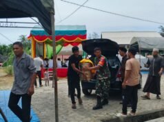 Jalin Kerukunan: Babinsa Jaboi Ikut Bantu Persiapan Peringatan Maulid Bersama Warga Binaan