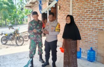 Babinsa & Bhabinkamtibmas Gampong Jaboi Lakukan Pendataan Perlinsos dari Rumah ke Rumah