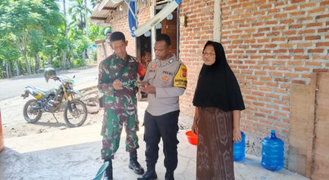 Babinsa & Bhabinkamtibmas Gampong Jaboi Lakukan Pendataan Perlinsos dari Rumah ke Rumah