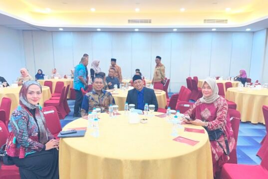 Gubernur Aceh H. Muzakir Manaf Yang Diwakili Staf Khusus Dr.Husnan Membuka Program GENTING Di Azana Oasis Hotel