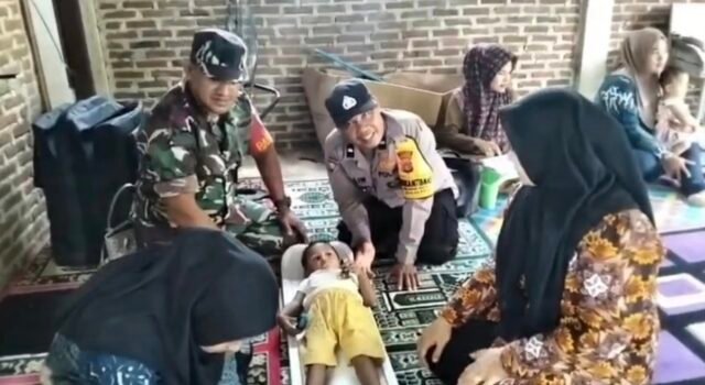 Babinsa Krueng Raya Dampingi Posyandu, Pastikan Tumbuh Kembang Balita Terpantau Baik