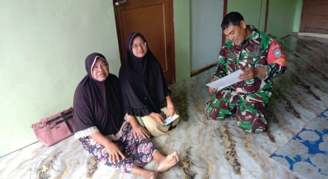 Jemput Bola Pendataan Bansos, Babinsa Balohan Turun Langsung Sambangi Warga