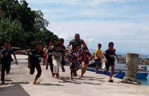 Jalin Kebersamaan, Babinsa Keuneukai Isi Waktu Libur Bersama Anak-Anak