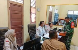 Ketahui Kondisi Wilayah, Babinsa 07 Kuta Barat Lakukan Pemutakhiran Data Warga