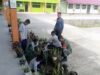 Tanam Tanaman Hias Bersama, Babinsa Cot Abeuk Ajak Siswa SMPN-9 Belajar Cinta Lingkungan Sejak Dini