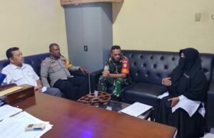Pastikan Warga Terlayani Baik, Babinsa Bersama Bhabinkamtibmas dan Aparat Gampong Aneuk Laot Pelajari Sistem Perlinsos