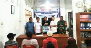 Transparan & Lancar, Babinsa Dampingi Penyaluran BLT Gampong Kuta Timu