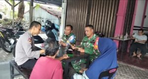 Komsos & Bantu Pendataan Perlinsos, Babinsa Kuta Barat Pastikan Bantuan Tepat Sasaran