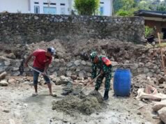 Bahu-Membahu Bangun Rumah, Babinsa Paya Seunara Hadir Nyata di Tengah Warga