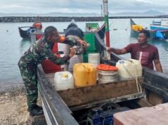 Perkuat Kemanunggalan TNI–Rakyat, Babinsa 07 Keuneukai Pastikan Perahu Layak Pakai