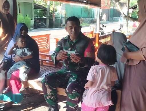 Komsos & Pendataan Perlinsos — Babinsa Krueng Raya Pastikan Bantuan Terdata Dengan Akurat