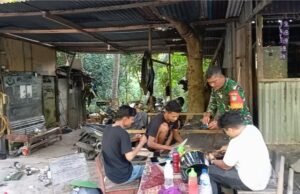 Sosialisasi Langsung ke Warga, Babinsa Cot Abeuk Ajak Pemuda Daftar Jadi Calon Prajurit TNI Angkatan Darat