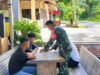 Hadir Wujudkan Cita-Cita Pemuda, Babinsa Krueng Raya Bantu Arahkan Pendaftaran TNI AD Secara Online