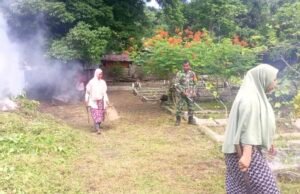 Jaga Kebersihan TPU, Babinsa Paya Ajak Warga Lestarikan Semangat Gotong Royong