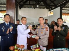 Kapolres Sabang Serahkan Nasi Tumpeng di HUT TNI ke-81, dan Perkuat Sinergitas Polri-TNI